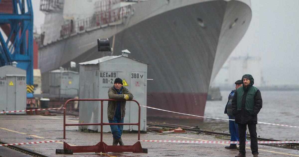 Калининградский завод Янтарь спустил на воду первый траулер