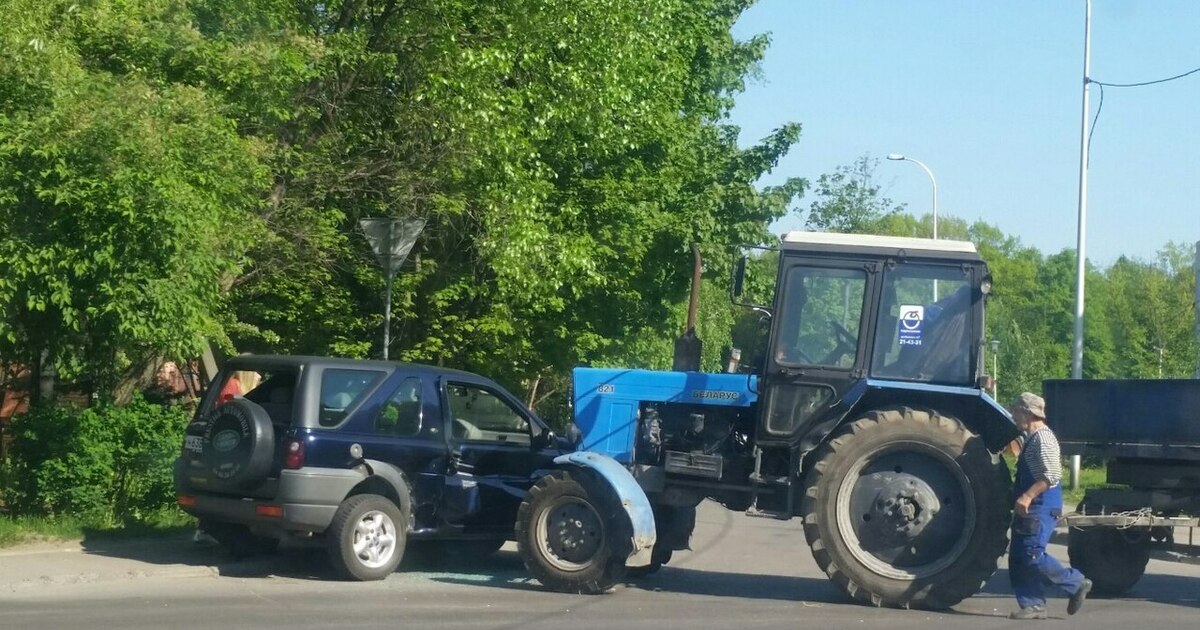 Куда отправить фото машины стоящей на газоне