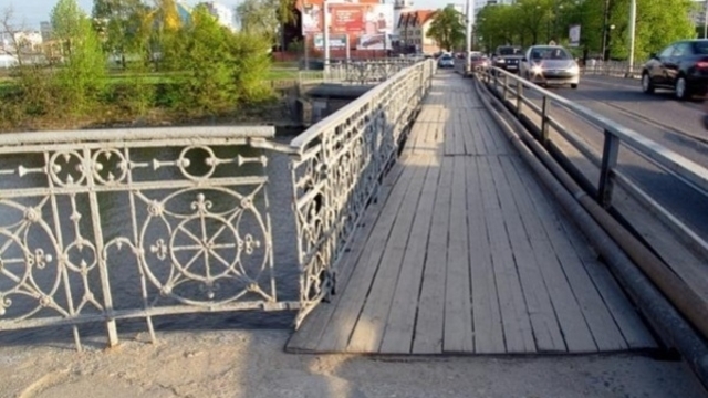 Автомобильное движение через мост Деревянный в Калининграде по-прежнему открыто