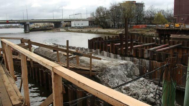 Одна из опор Высокого моста оказалась из американского бетона, её пришлось уничтожать химией 