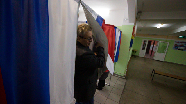 С чаем и пирожками: калининградские избирательные участки приняли первых голосующих (фото)