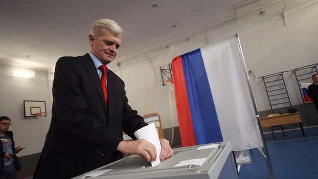 В Калининграде проголосовал кандидат в губернаторы от КПРФ Ревин