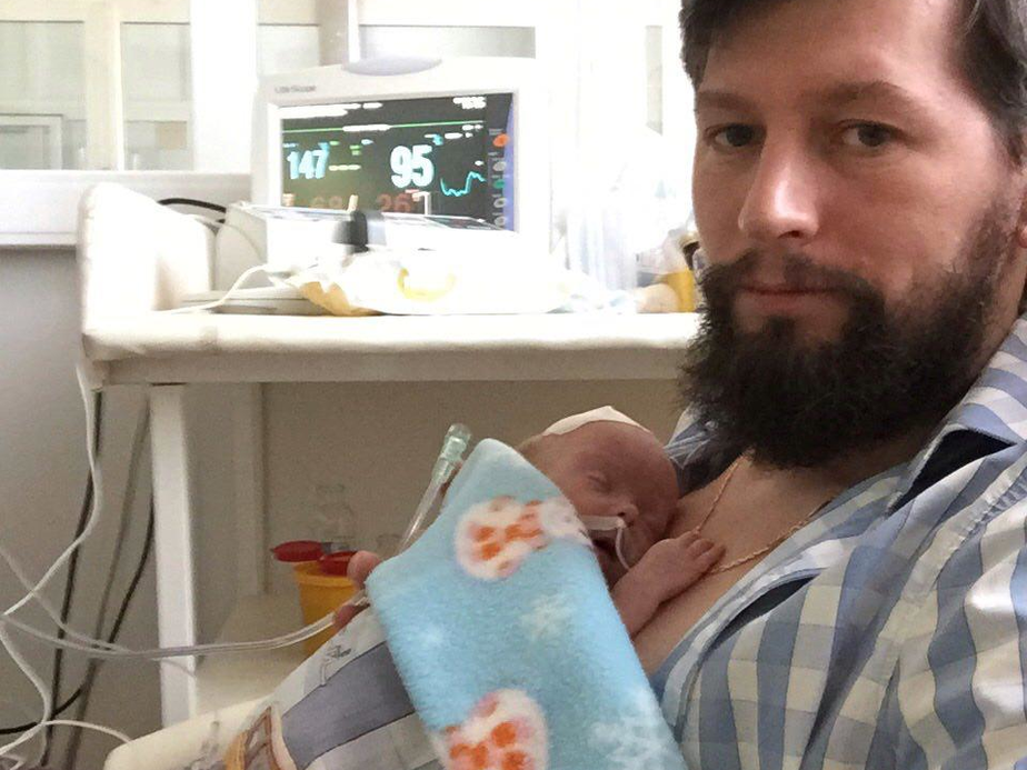 На фото Алексей Васильев с сыном Алёшей / Фото из личного архива семьи