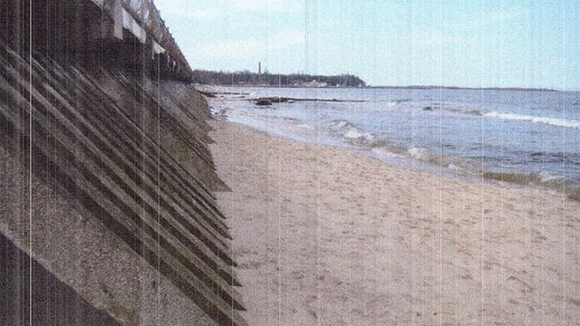 Калининградские общественники: установленные на морском побережье буны разрушают пляжи