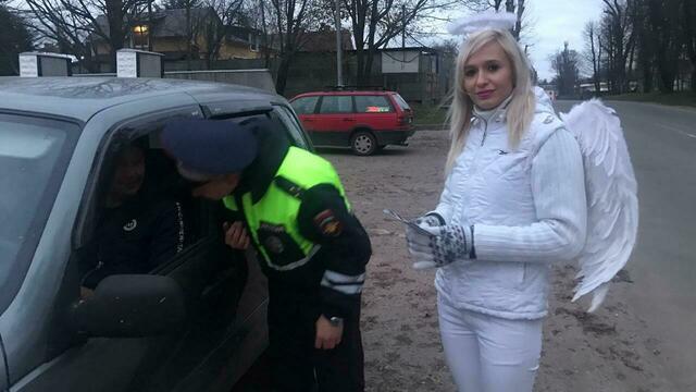 На дороги в Гурьевском районе с инспекторами ГИБДД вышел “ангел-хранитель” (фото)