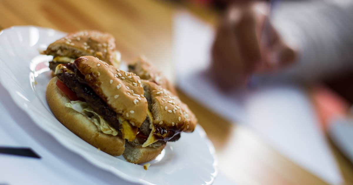 Минздрав Великобритании предложил запретить рекламу вредной еды в ...