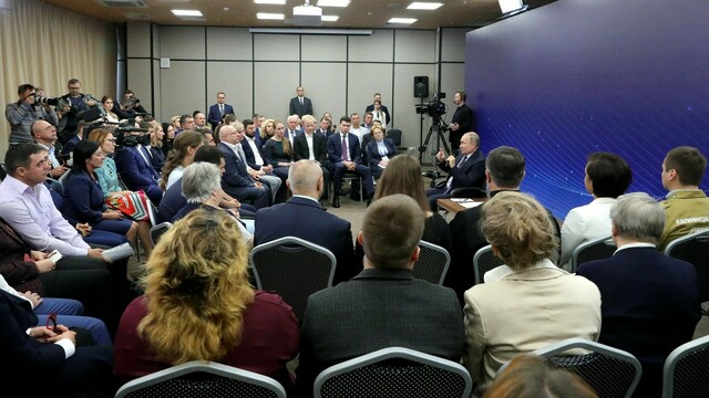 Встреча Путина с общественниками Калининградской области (фото)