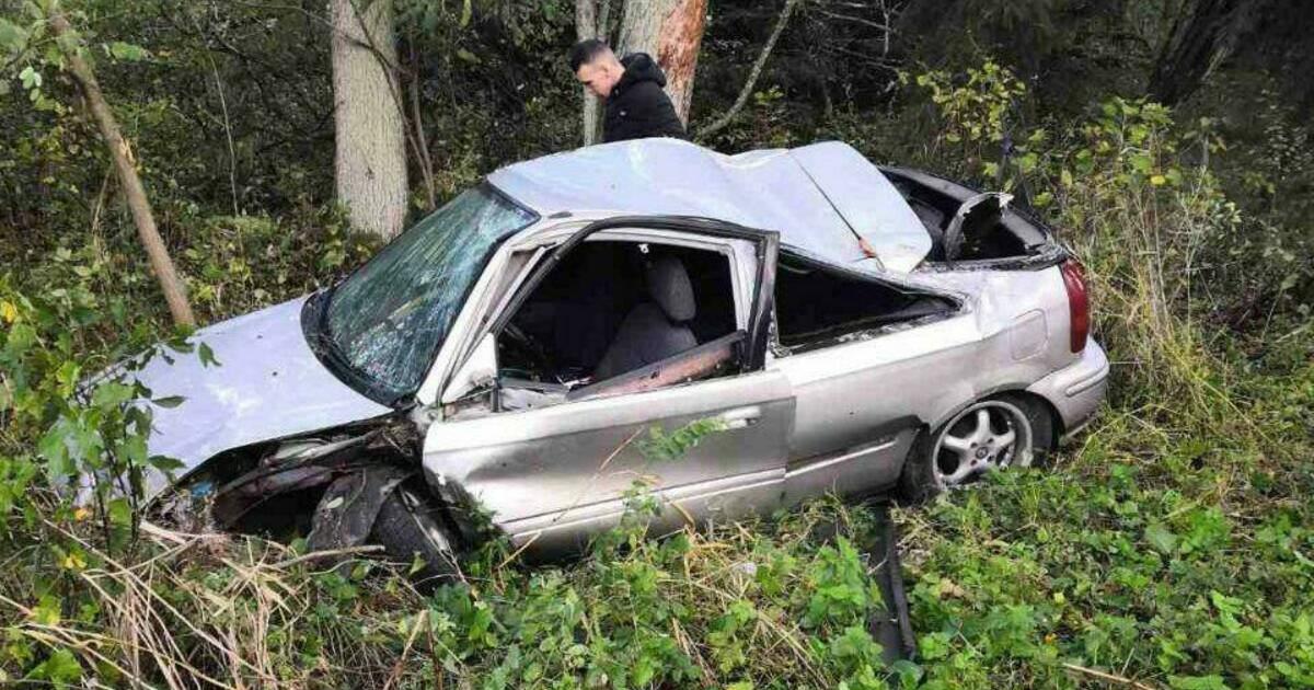 Фото машина врезалась в дом