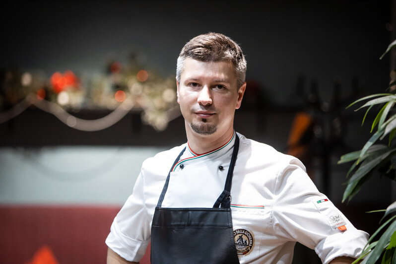 Андрей мерзляков ресторатор калининград. Шеф повара калининграда. Толстый повар калининград меню. Шеф повара калининграда. Повар быков калининград.