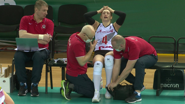 Боль и слёзы: волейболистка "Локомотива" Горбачёва получила травму во время матча (видео)
