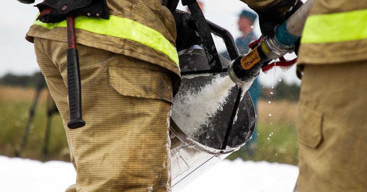 В Черняховске пятеро пожарных ночью тушили автомобиль - Новости ...