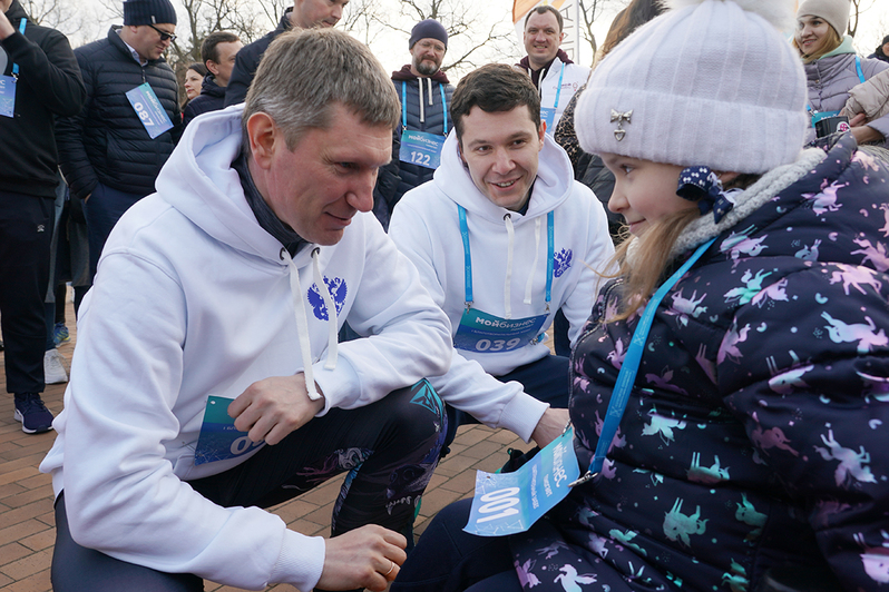 Алиханов с семьей фото