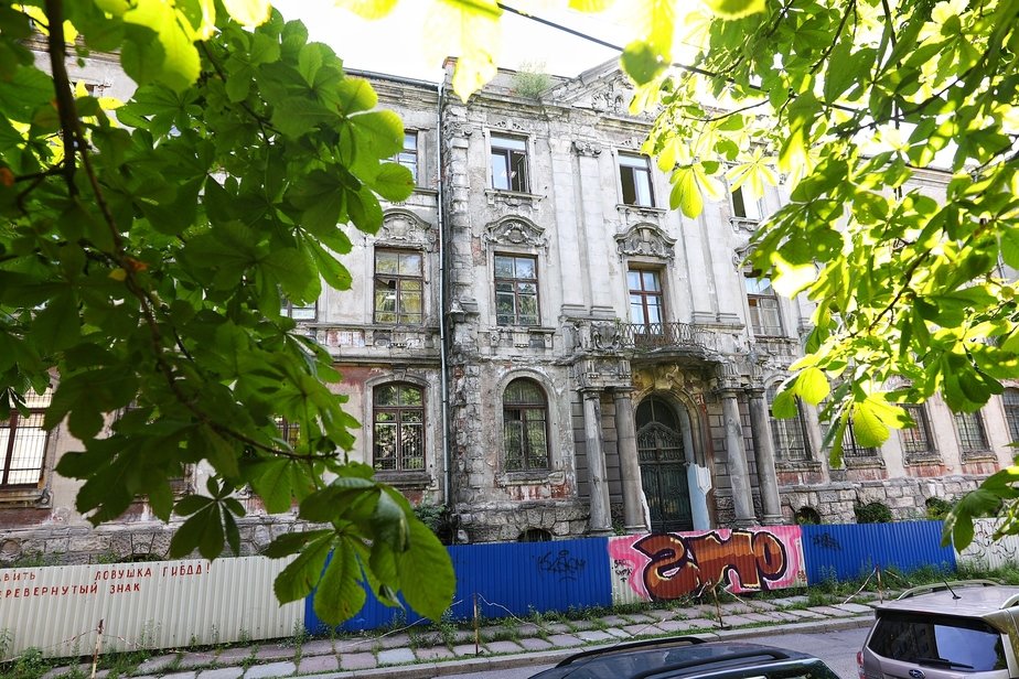 На ремонт крыши старинного здания банка на Тюленина выделили 11,3 млн рублей - Новости Калининграда | Фото: архив "Клопс" На ремонт крыши старинного здания банка на Тюленина выделили 11,3 млн рублей - Новости Калининграда | Фото: архив "Клопс"