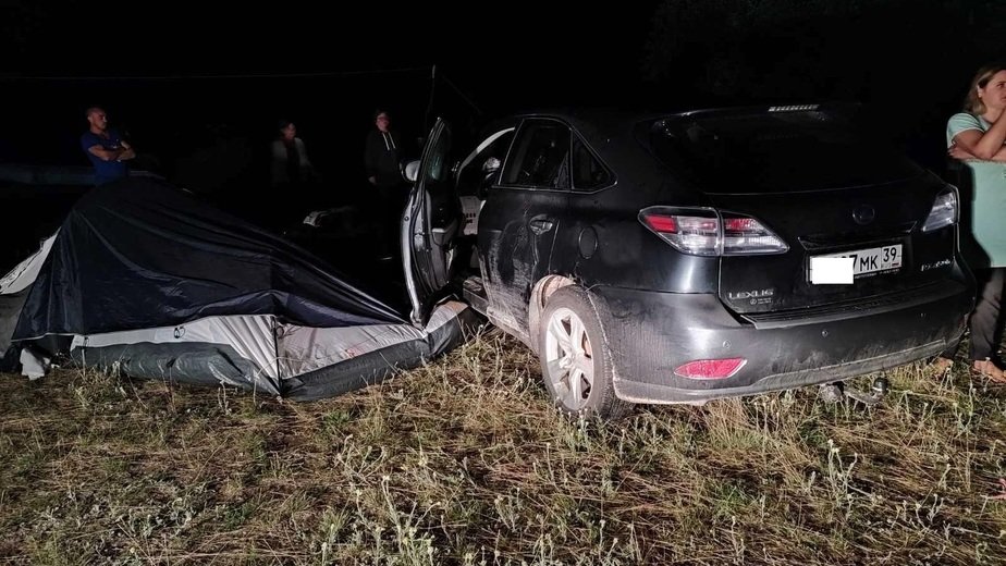 В Гвардейском районе пьяный водитель Lexus врезался в палатку с 10-летним мальчиком - Новости Калининграда | Фото: пресс-служба УМВД России по Калининградской области В Гвардейском районе пьяный водитель Lexus врезался в палатку с 10-летним мальчиком - Новости Калининграда | Фото: пресс-служба УМВД России по Калининградской области