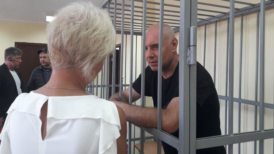 Экс-майора полиции Калтырина приговорили к трём годам колонии за превышение полномочий - Новости Калининграда | Фото: «Клопс» Экс-майора полиции Калтырина приговорили к трём годам колонии за превышение полномочий - Новости Калининграда | Фото: «Клопс»