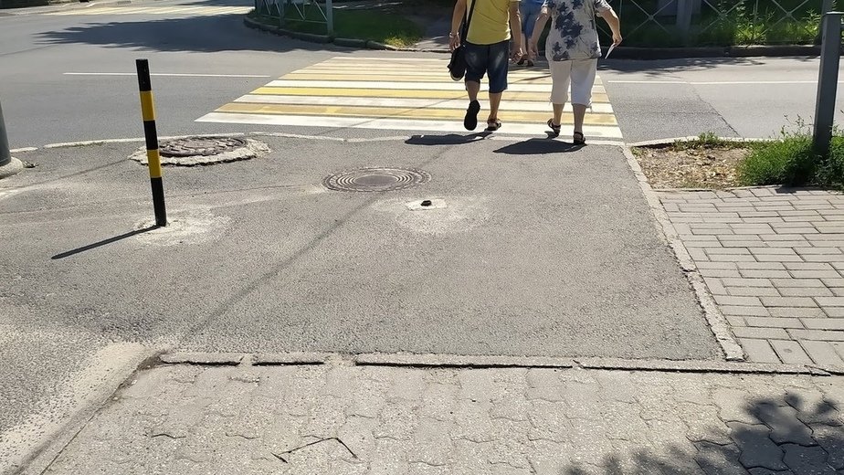 Водители во второй раз сломали столб на Невского, чтобы заезжать на «народную парковку» - Новости Калининграда | Фото читателя Водители во второй раз сломали столб на Невского, чтобы заезжать на «народную парковку» - Новости Калининграда | Фото читателя
