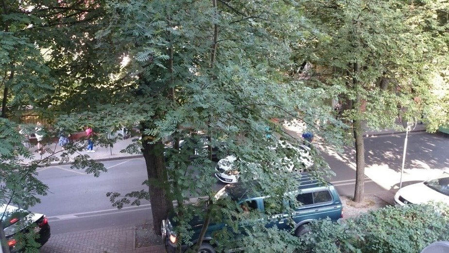 «Машины едут по тротуару»: на Комсомольской из-за аварии образовалась пробка - Новости Калининграда | Фото очевидцев «Машины едут по тротуару»: на Комсомольской из-за аварии образовалась пробка - Новости Калининграда | Фото очевидцев