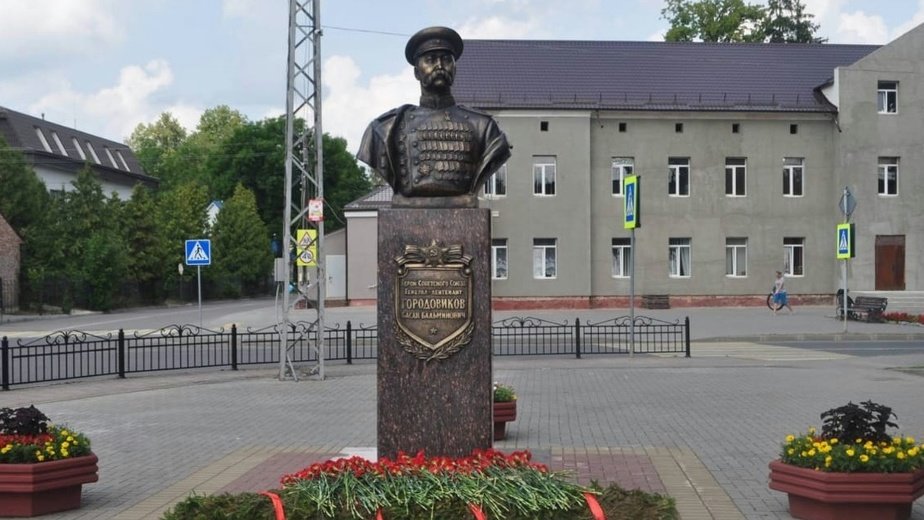 В Краснознаменске установили памятник военачальнику Басану Городовикову - Новости Калининграда | Фото: пресс-служба правительства Калининградской области В Краснознаменске установили памятник военачальнику Басану Городовикову - Новости Калининграда | Фото: пресс-служба правительства Калининградской области