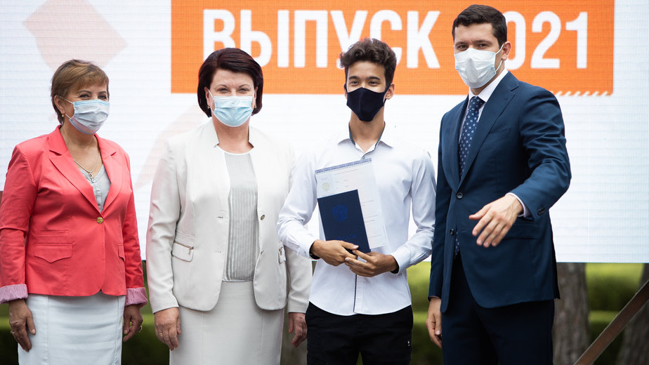 Калининградским выпускникам впервые вручили дипломы в Государственной резиденции «Янтарь» - Новости Калининграда | Фото: Александр Подгорчук Калининградским выпускникам впервые вручили дипломы в Государственной резиденции «Янтарь» - Новости Калининграда | Фото: Александр Подгорчук