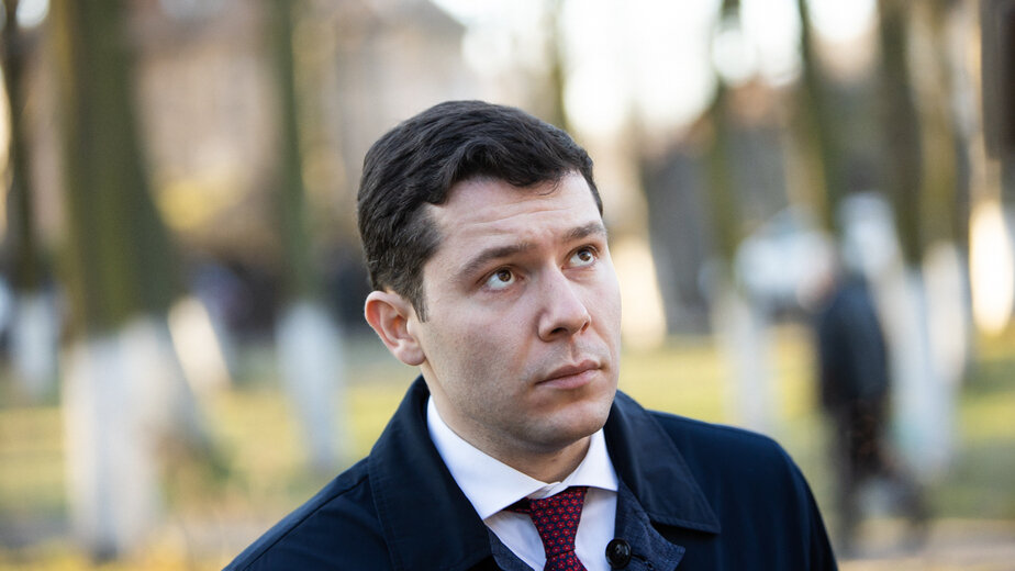 алиханов зеленые глаза