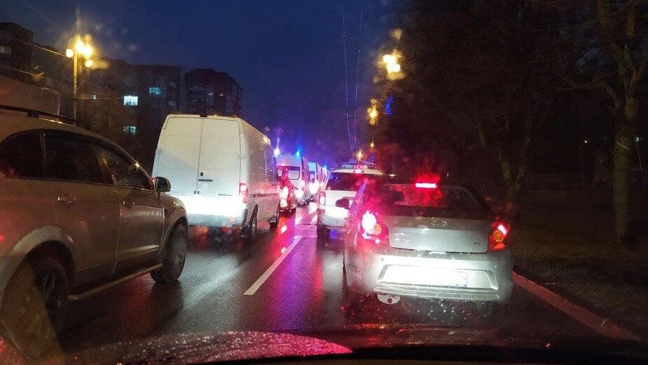 Кортеж скорых. Кортеж путина москва 2019. Кортеж скорой у клуба. Кортеж скорой у клуба. Кортеж скорых.