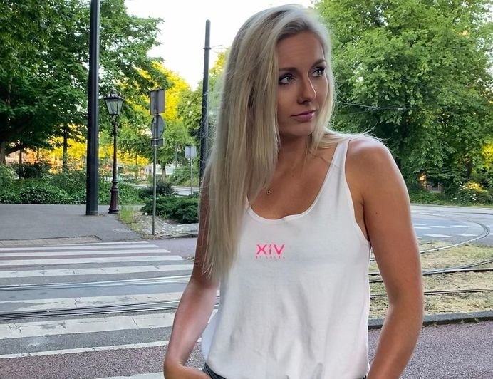 Дейкема Лаура в купальнике