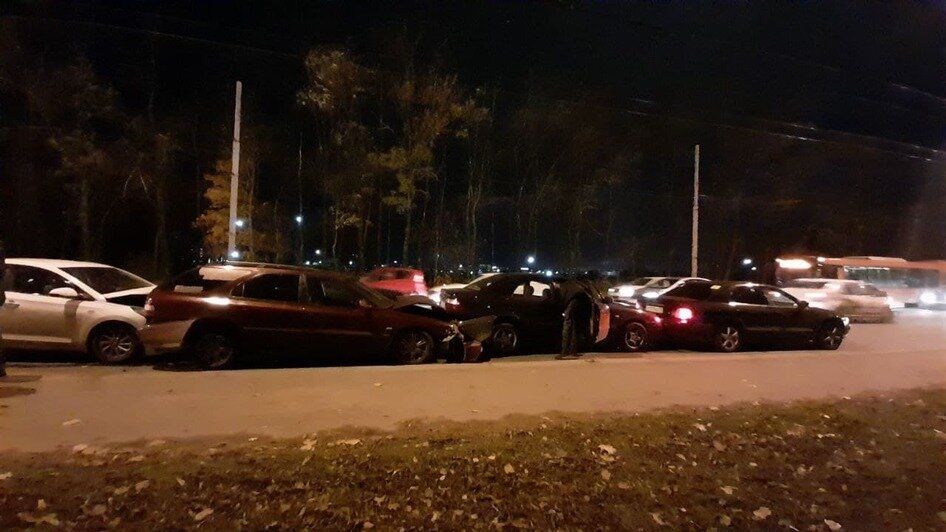 В Калининграде столкнулись четыре автомобиля, пропуская скорую - Новости Калининграда | Фото: Новгородцева Зоя