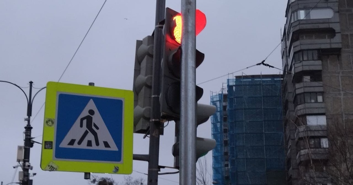 На Октябрьской в Калининграде поставили опору для нового