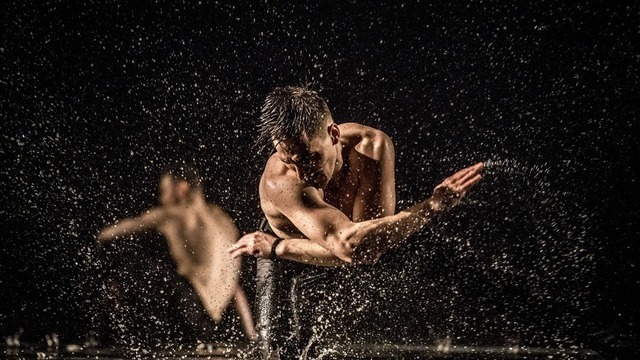 Пластика и акробатические трюки под дождём: в Калининграде покажут танцевальное шоу «Мужчина и женщина»