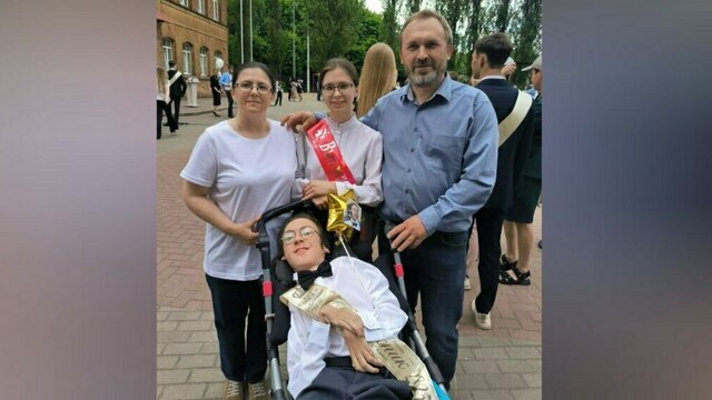 В Калининграде мальчик со спинальной мышечной атрофией окончил школу с золотой медалью, лёжа сдав ЕГЭ